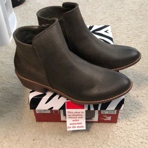 Olive Hot Tomato Booties